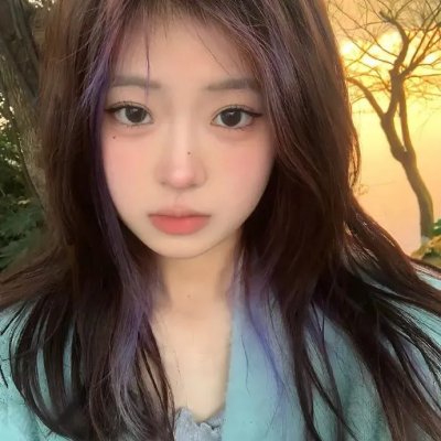 三个带面纱的女子